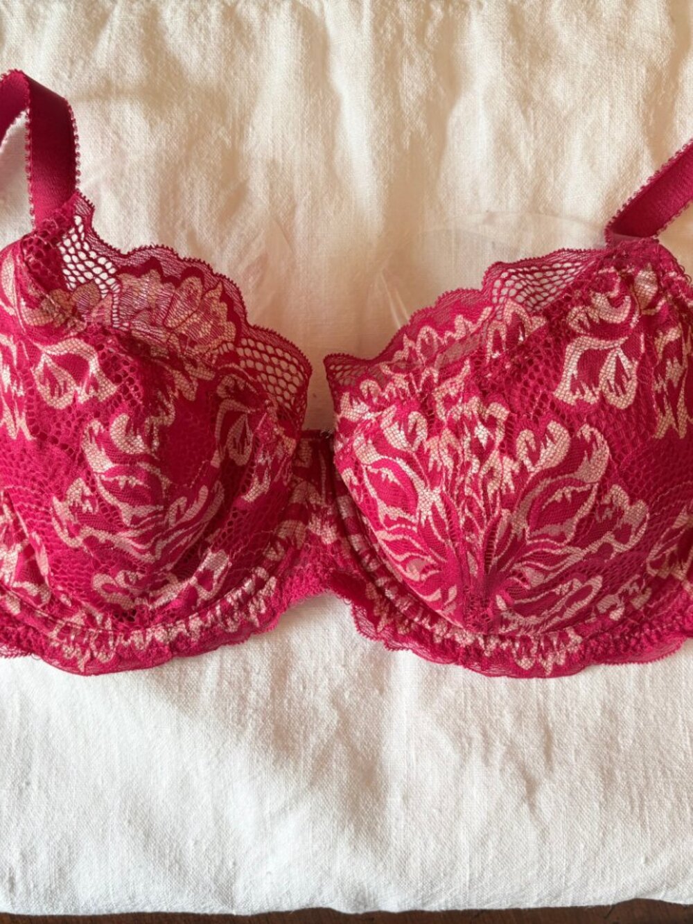 NWOT Fantasie Emmaline side support bra in 32FF. Pretty fuchsia red. - Picture 2 of 5
